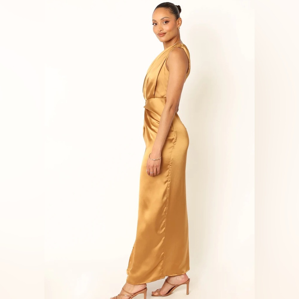 Petal & pup satin one shoulder side slit maxi dress nwot - Picture 3 of 8
